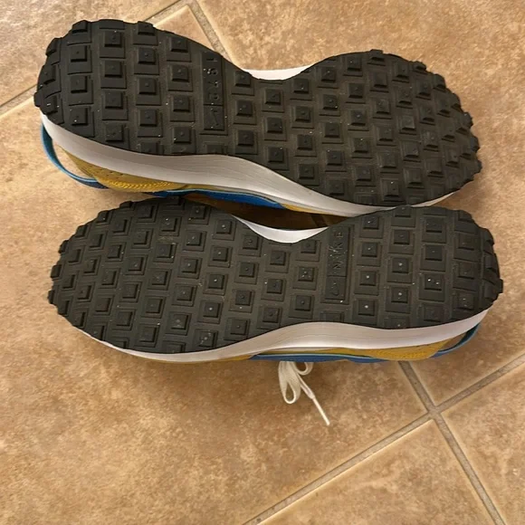 Nike Women’s Waffle Debut sneaker size 10 - Picture 5 of 5